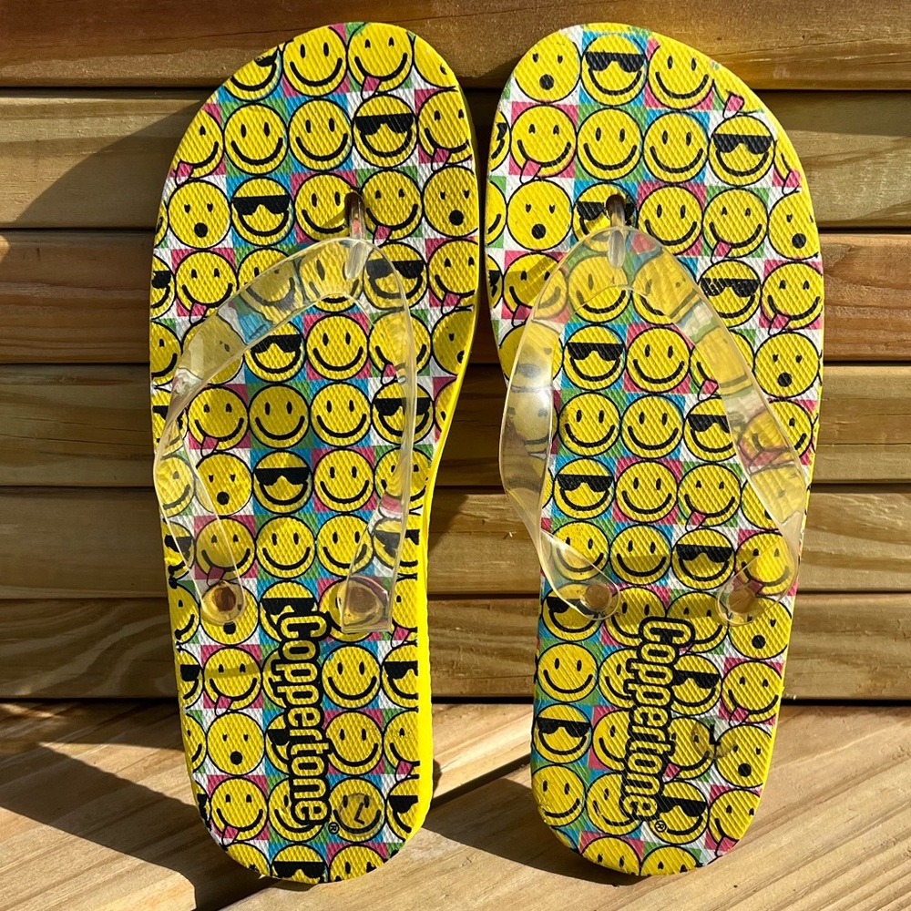 - Coppertone Smiley Face Flip-Flops SZ L! EUC!